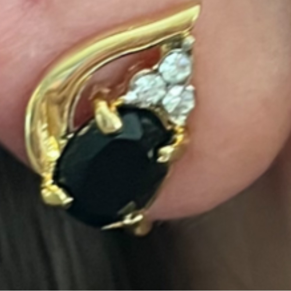 Vintage earrings Black Oval Simulated Stone 14K yellow Gold Plated marked clipon